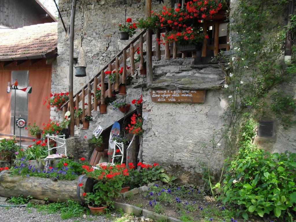 B&B Il Gatto Nero Castelveccana Экстерьер фото