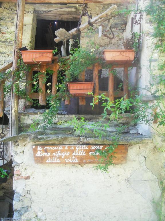 B&B Il Gatto Nero Castelveccana Экстерьер фото